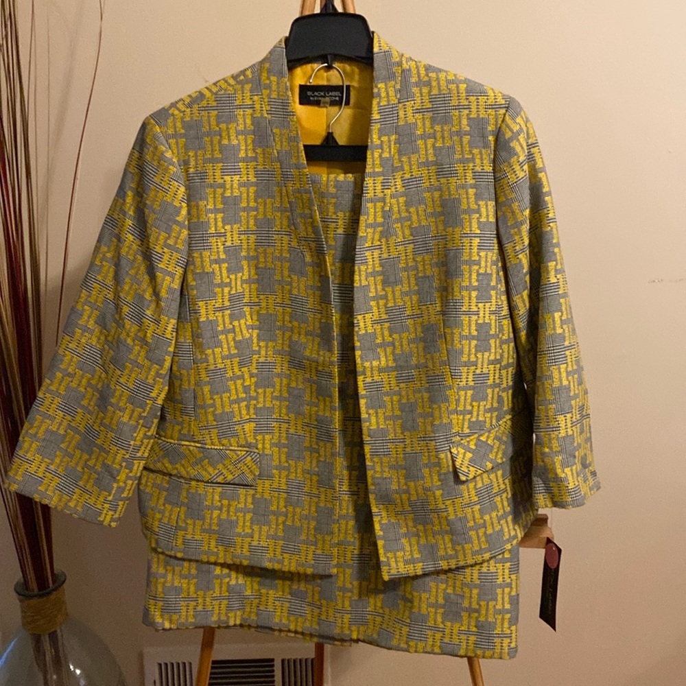 Black Label by Evan-Picone size 18 jacket size 16 skirt